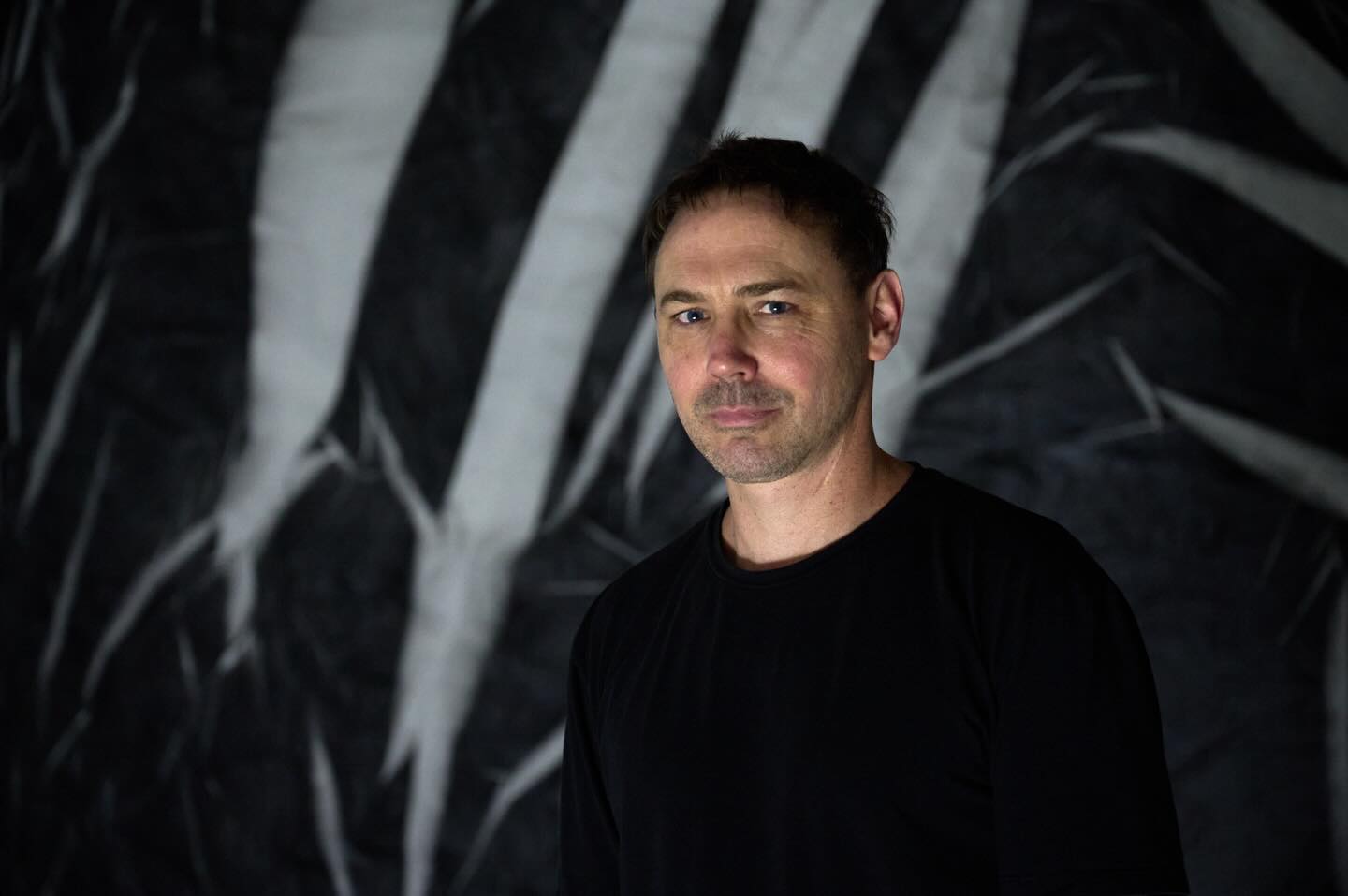 Eduardo Basualdo en el Museo MAR: Un taller para habitar el arte con el cuerpo